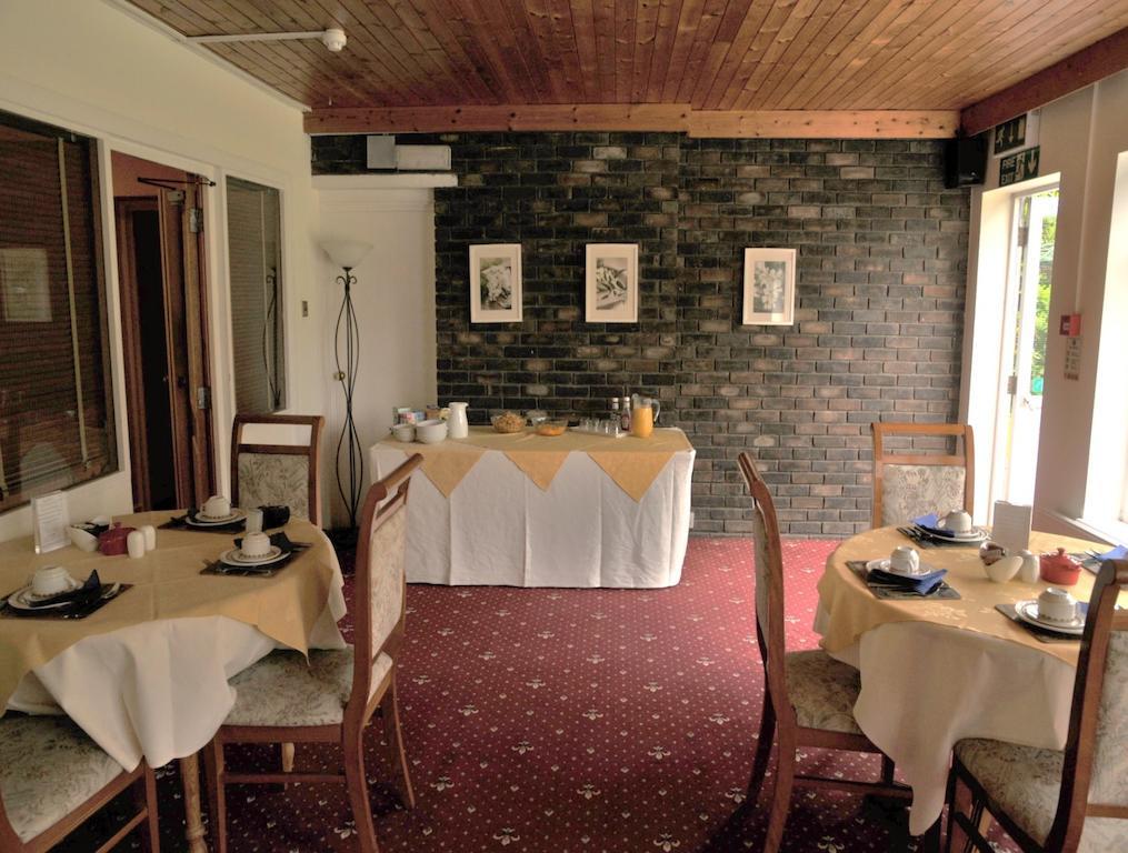 Wimblehurst Hotel Хоршам Экстерьер фото